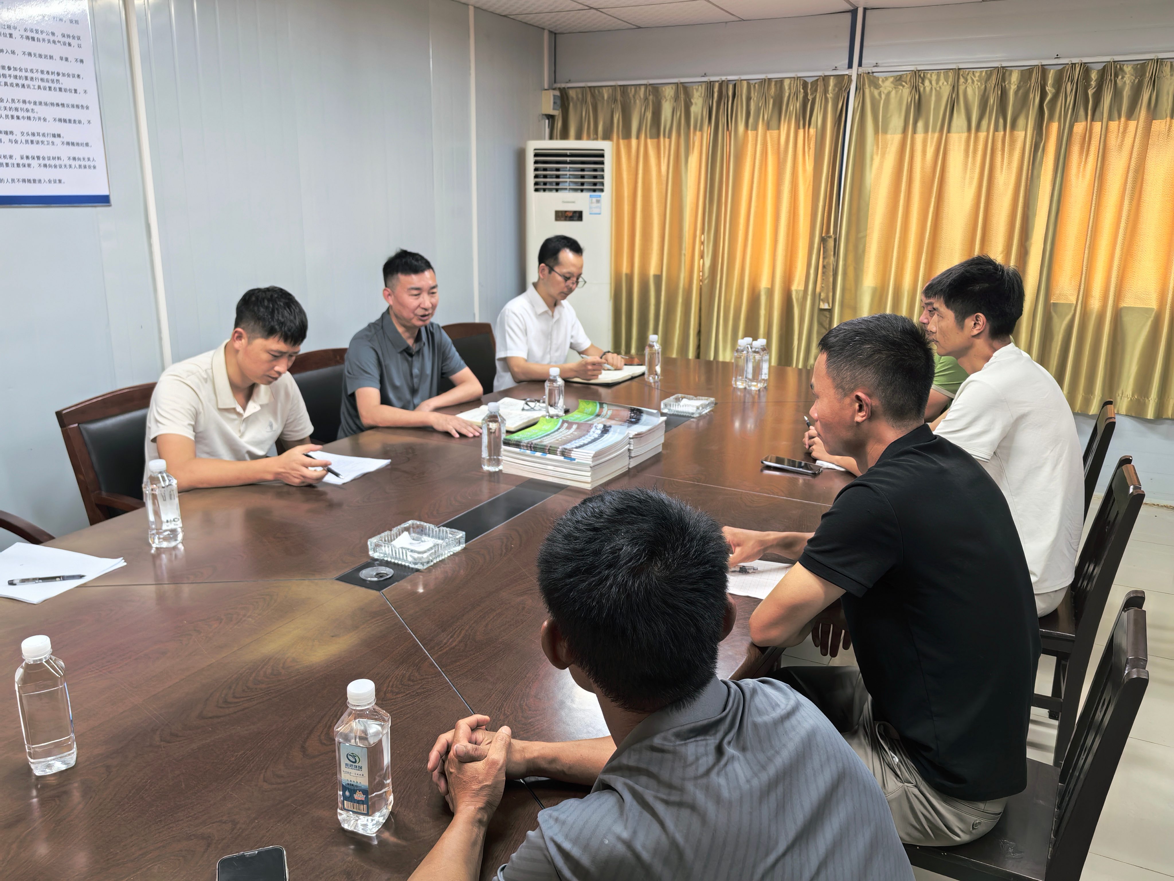 人人讲安全 个个会应急——挺进环保安委会在龙南黄沙改造项目召开安全生产月专题会议